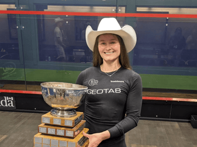 L'athlète BK Hollie Naughton remporte le championnat national !
